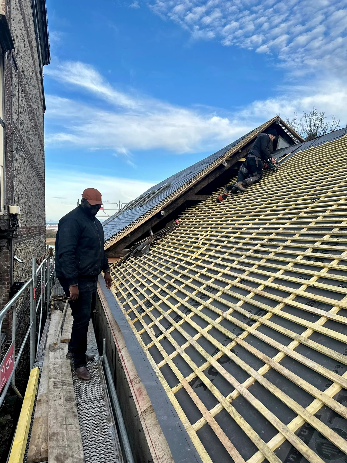 Intervention sur une toiture en rénovation, chantier Group MS-BP