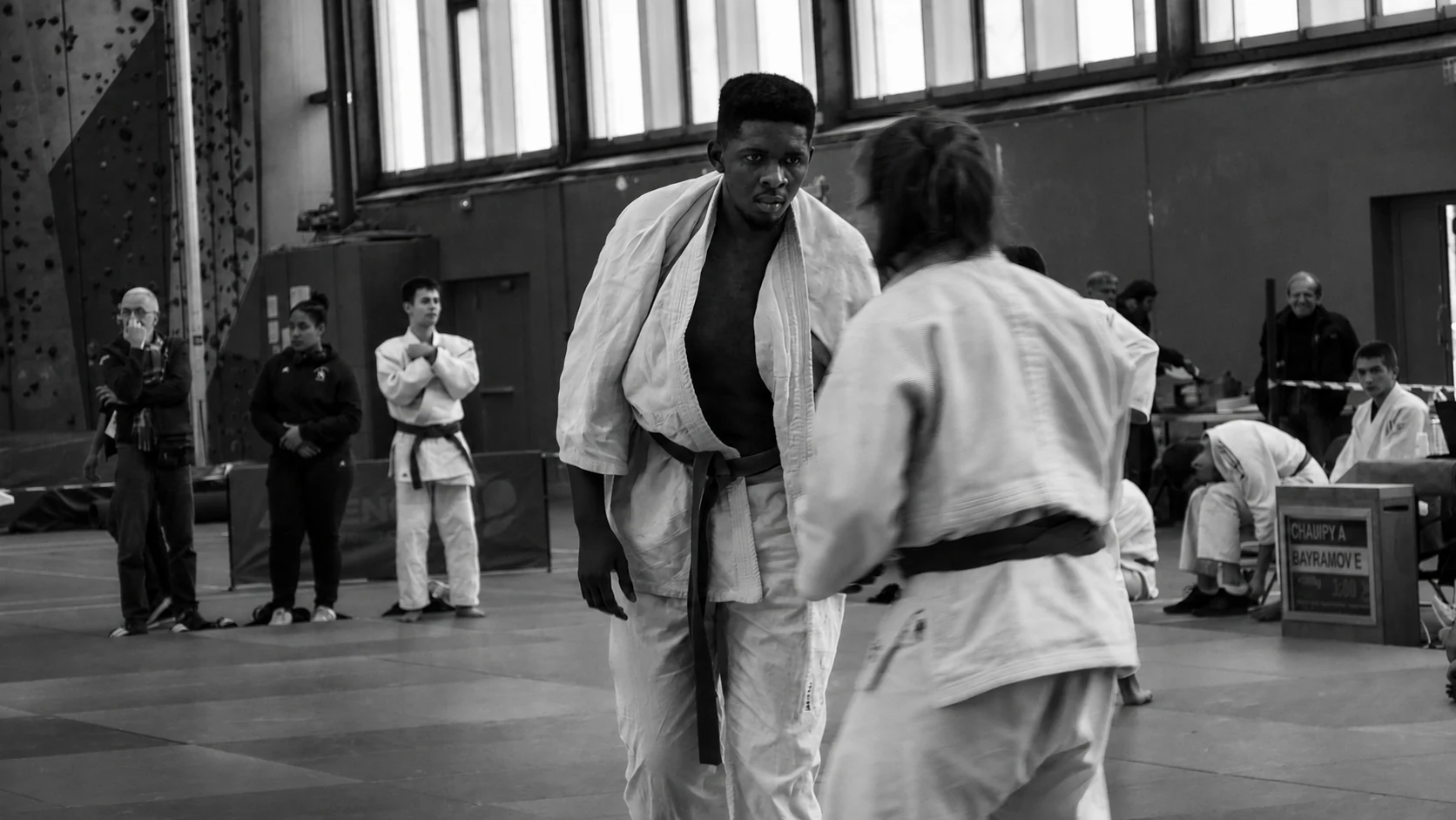 Combat de judo lors d’une compétition universitaire