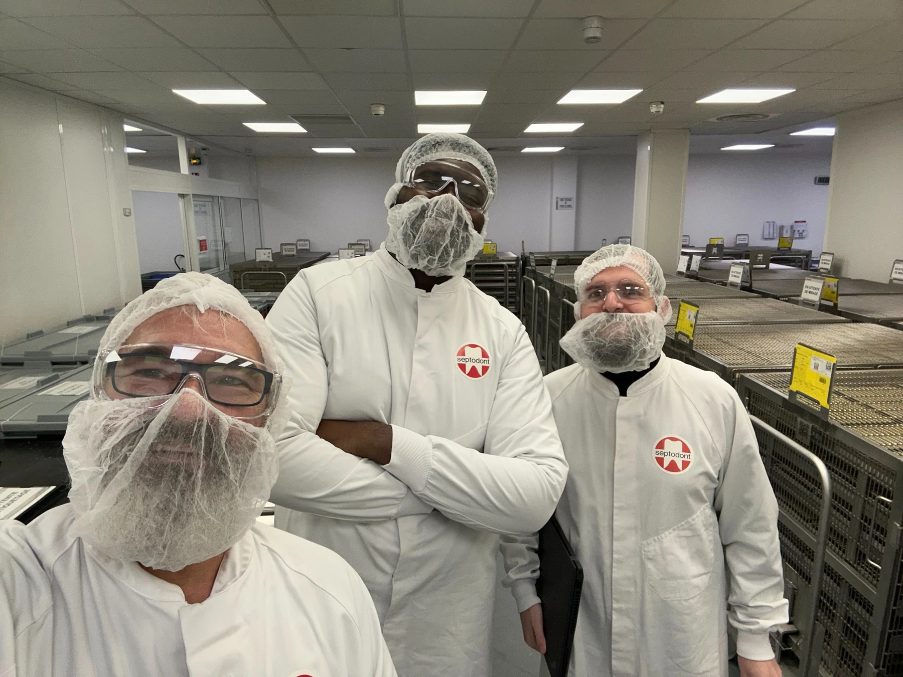 Équipe projet en environnement de production lors d’un déploiement SAP international